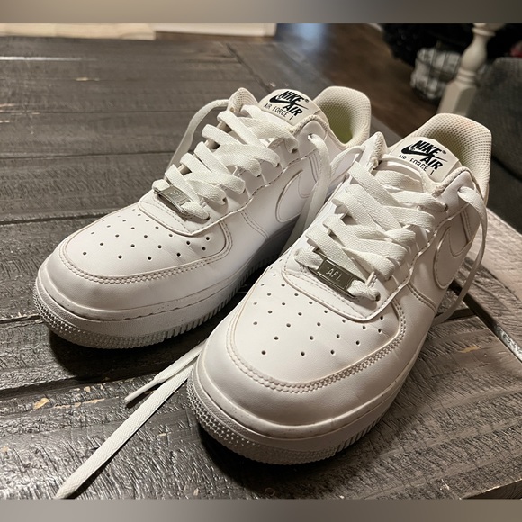 Women’s Air Force 1’s - Picture 3 of 3